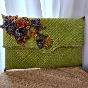 Vintage Woven Pull apart Wicker Rattan Handbag Clutch 70s Green Floral Ornate